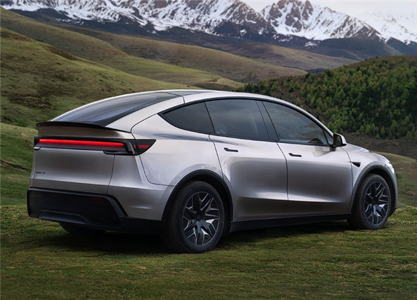 六座纯电SUV实测:特斯拉Model Y L更能跑、理想i8更舒适