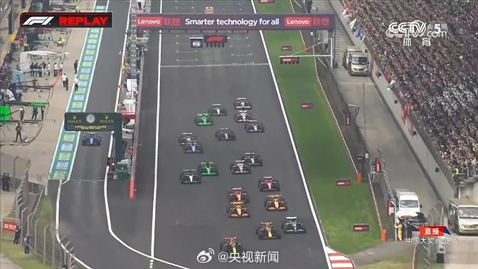 主场完赛后接受全场欢呼，周冠宇哭了！中国F1第一人的个人商业价值几何