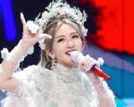 谢娜演唱会忍不住哭了，3个女儿大喊妈妈加油，奶声奶气超可爱