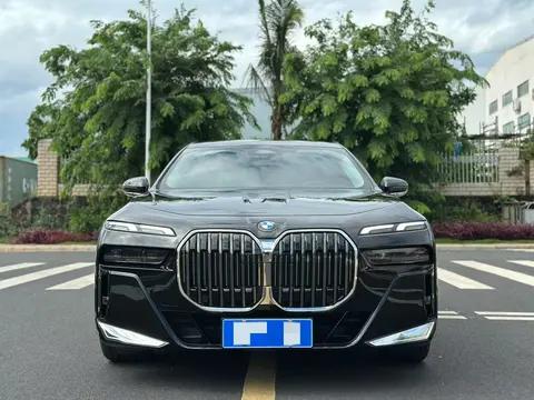 准新宝马7系：2023款735Li，59.98万，体验旗舰豪华