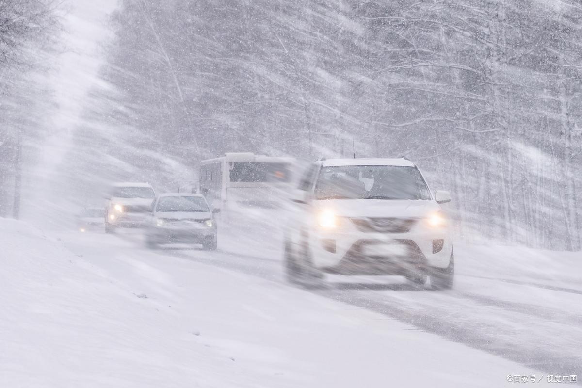 AI智电四驱系统实测:2025新能源车型冰雪泥泞路面通过性