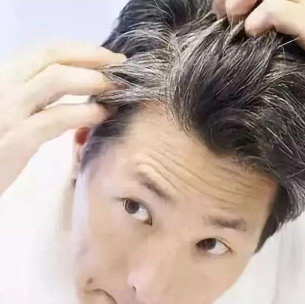 岁月如飞刀，刀刀催人老！一个人变老的明显迹象是什么？