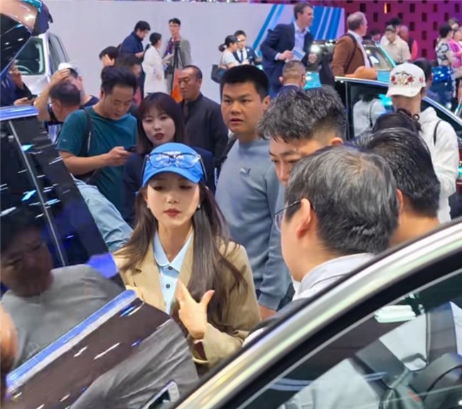 问界与用户的双向奔赴 铸就中国汽车产业的靓丽风景线