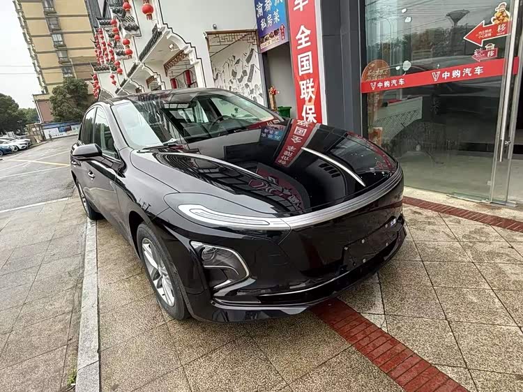 实车已至!2025款红旗E-QM5超5米车身配新前脸怀挡,610km续航