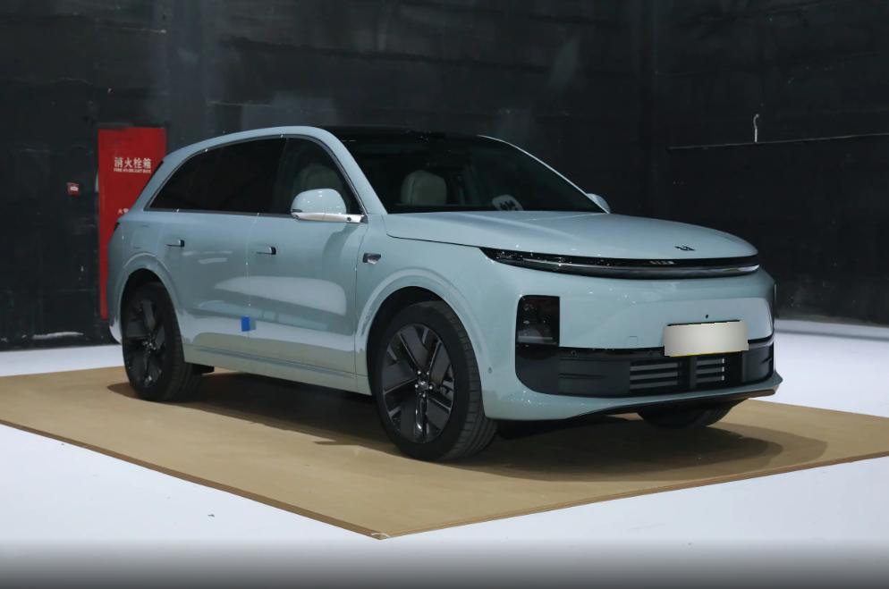 智能焕新?2025款理想L6上海车展上市,实力如何?