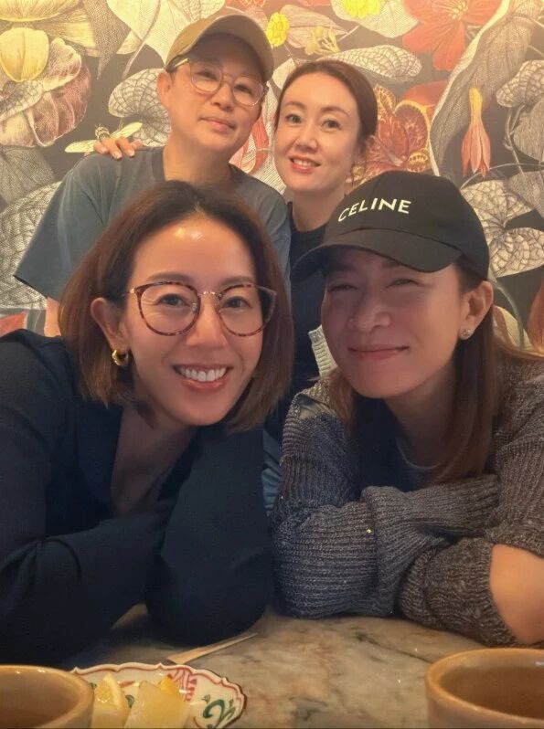 TVB前女星与佘诗曼同框，小七岁被指显老，网友解释原因