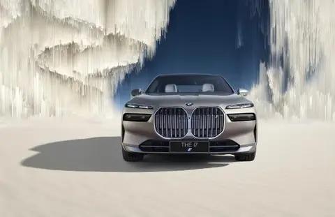 电动时代的旗舰创新纯电动BMW i7满电上