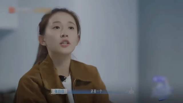 张豆豆亚锦赛资格及冠军班入学引质疑，与孙杨综艺互动受关注