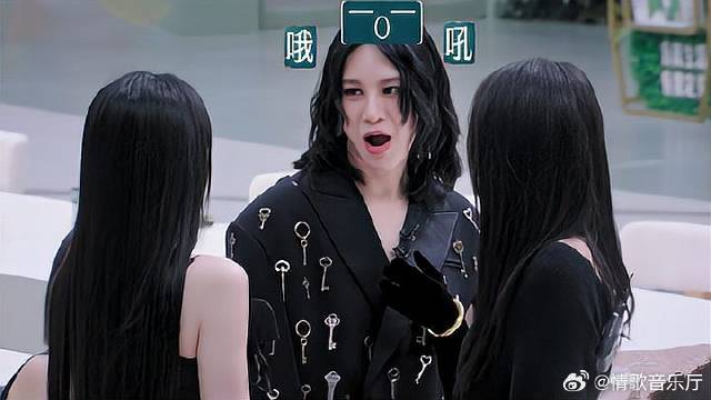 柳岩这嘴太损了！刚来就对尚雯婕贴脸开大，戚薇都笑疯了丨乘风