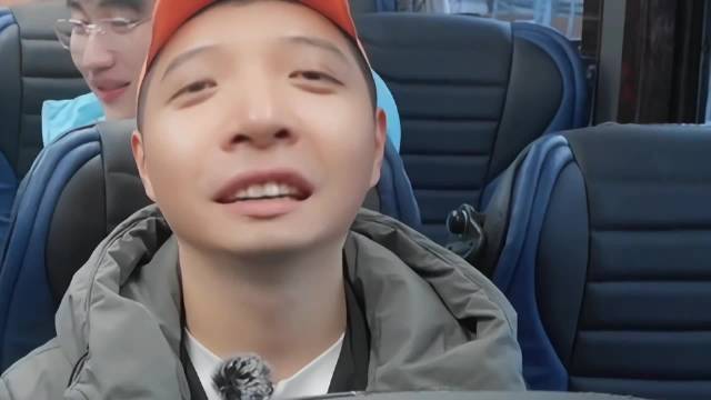 金莎孙丞潇新婚互动,马頔全程憋笑吃瓜