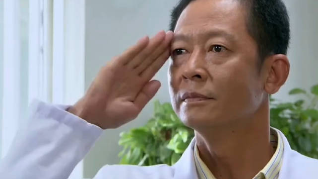 妻子精神病院寻夫遇患者站岗