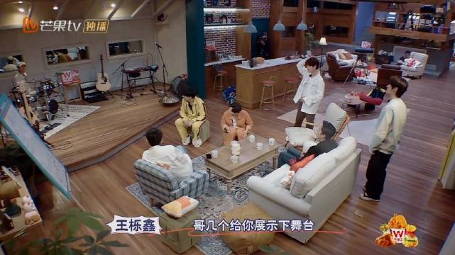 蔡老师劝睡无效，楼下音乐声再起