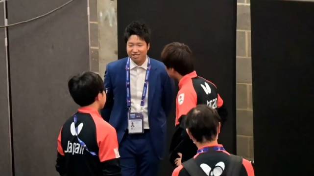 2026世乒赛日本男队晋级半决赛，水谷隼安慰失利队友户上