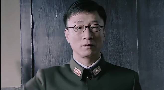 第1期：为什么一个毫无背景的余则成被吴敬中情有独钟潜伏！谍战剧