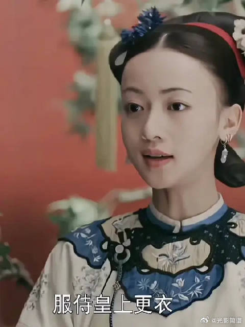 皇上很明显看上了璎珞！一开始嫌弃璎珞攀龙附凤，后来主动靠近璎珞