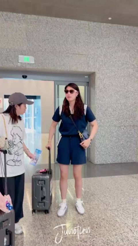 张雨霏笑容如泳池边小太阳