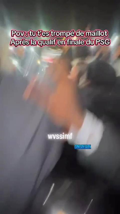 拜仁球迷驾车闯入巴黎庆祝人群遭围堵