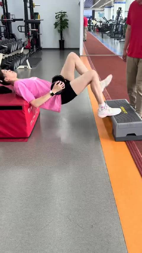 妹妹更新社交媒体 以汗水为序，以坚持为章沉淀自己，不忘初心