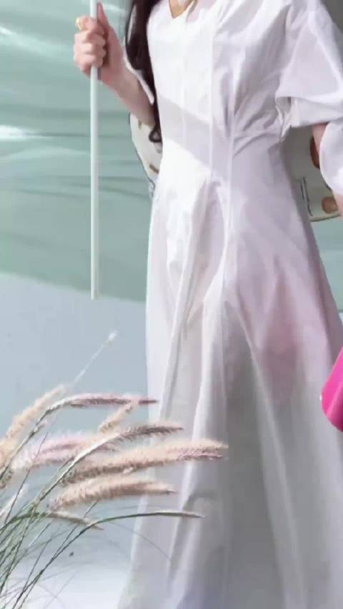 骨血里自带温婉风骨，一颦一笑皆是东方雅致与从容松弛