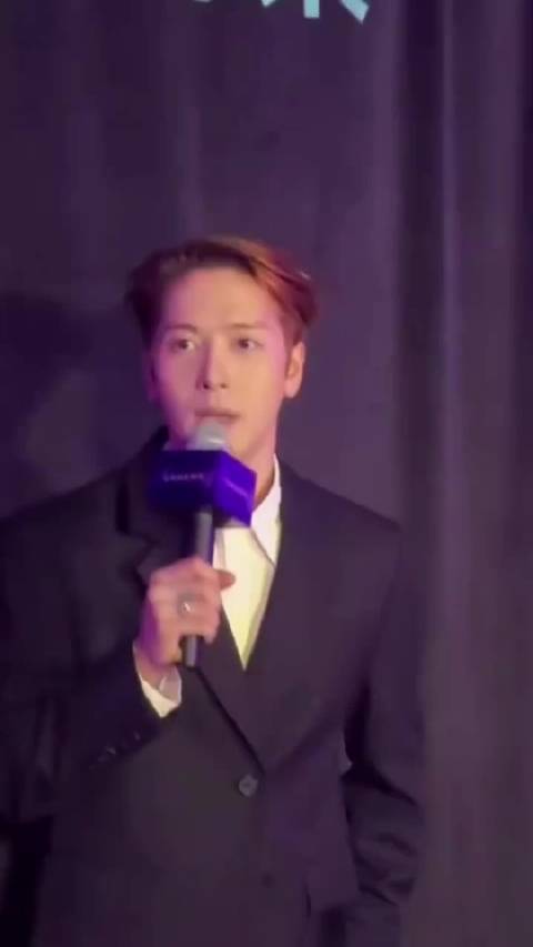 王嘉尔谈爱：少说话多做事，用心对待音乐与粉丝