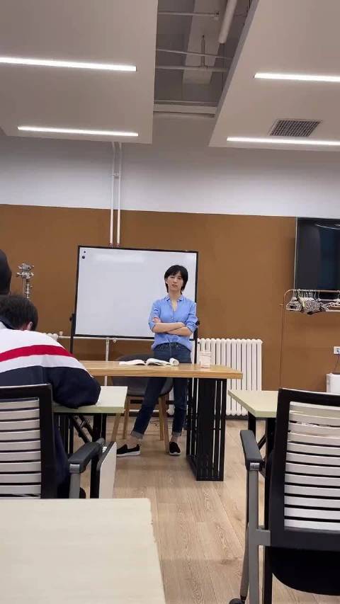 各种类型的监考老师 敲桌型真是爱了爱了 全部形态，无一缺漏 网红 papi酱