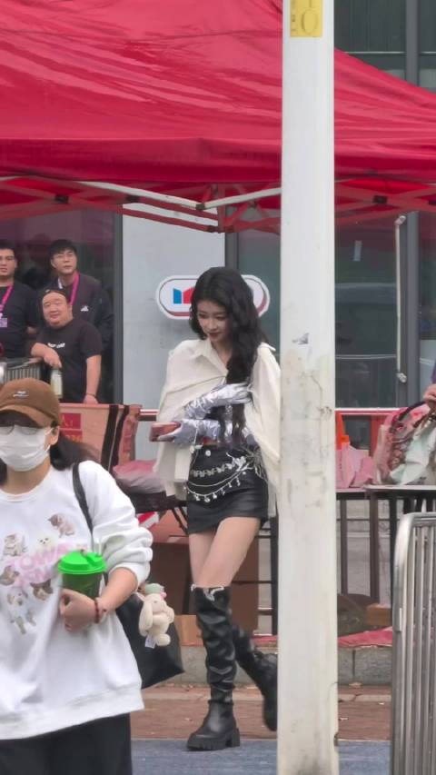260508姐姐@孙怡微博 转场路透！cr