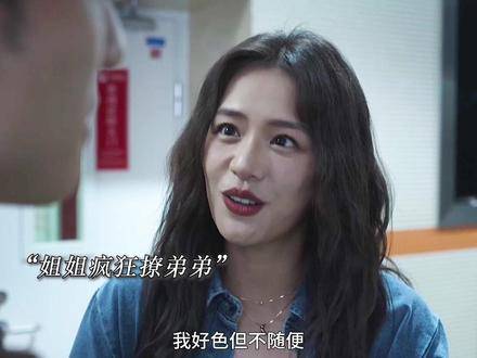 马思纯亮相新片今晚正好展现独特气质