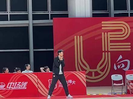 究竟是何种力量，令两位教练展现出这般风采？