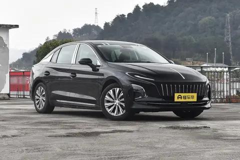 实拍红旗E-QM5低配版,轴距接近3米,卖16.58万值吗?