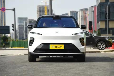 2024款蔚来ES8二手车的卖车行情分析