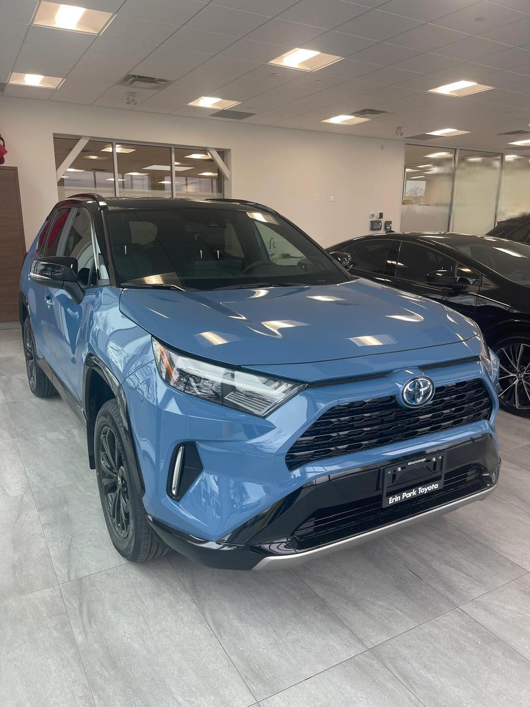 26.8万起！丰田RAV4 PHEV战力拉满，却撞上中国“价格屠夫”的铜墙铁壁？