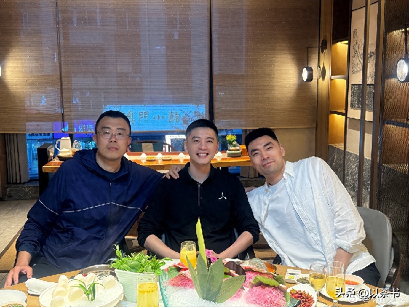 李晓旭退役2天后，杨鸣做东请客罕见发博，两句话尽显老大哥格局