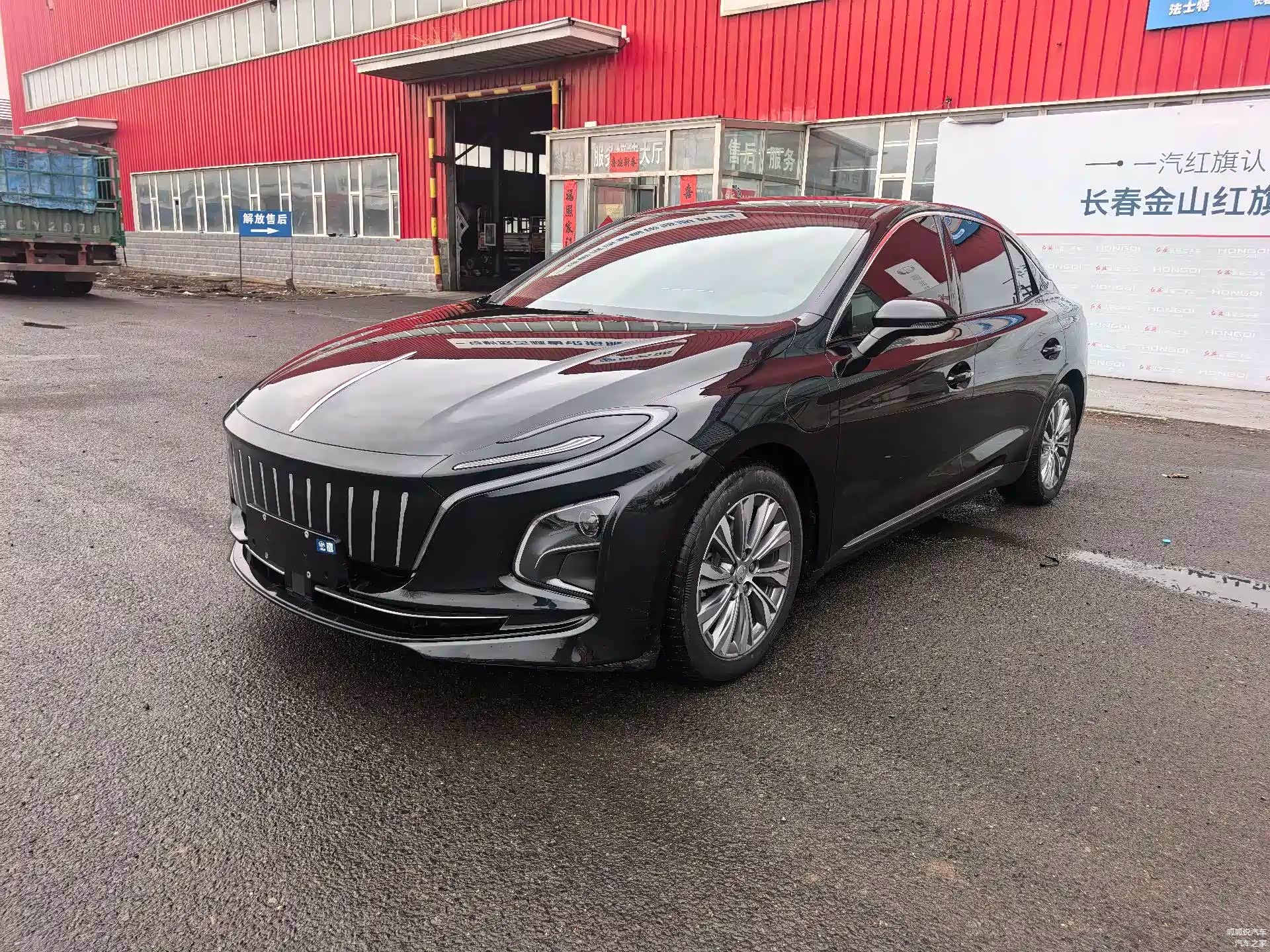 红旗E-QM5 2023 款 560km PLUS 表显 6.2 万公里 售价 7.98 万