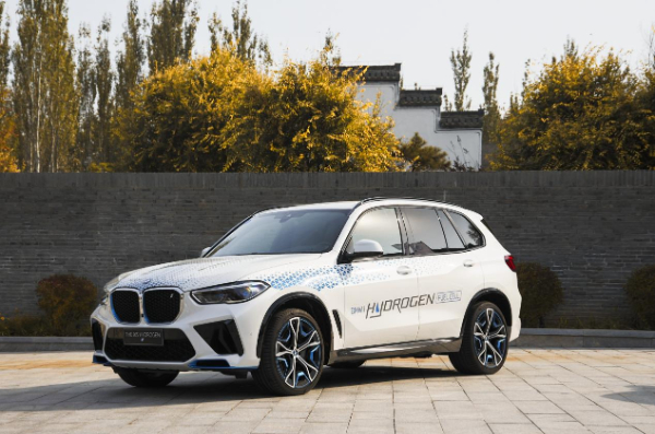 国内首次上路试驾 体验BMW iX5氢燃料电池车