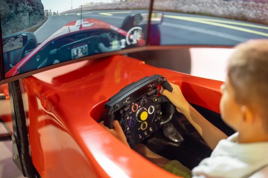 为什么F1赛车手的脖子都那么粗-太平洋科技