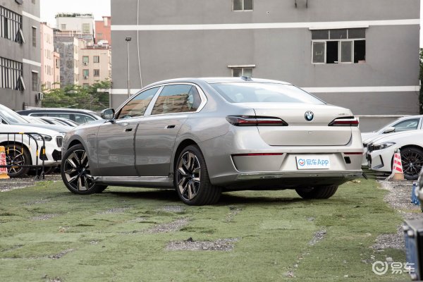 宝马i7这无处安放的魅力 它是最美大型车