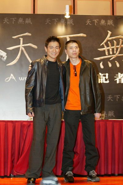 刘德华对冯小刚说：输给周星驰不丢人！回顾2004年那场巅峰对决