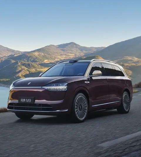 问界M9、M8和全新M7的定位差异