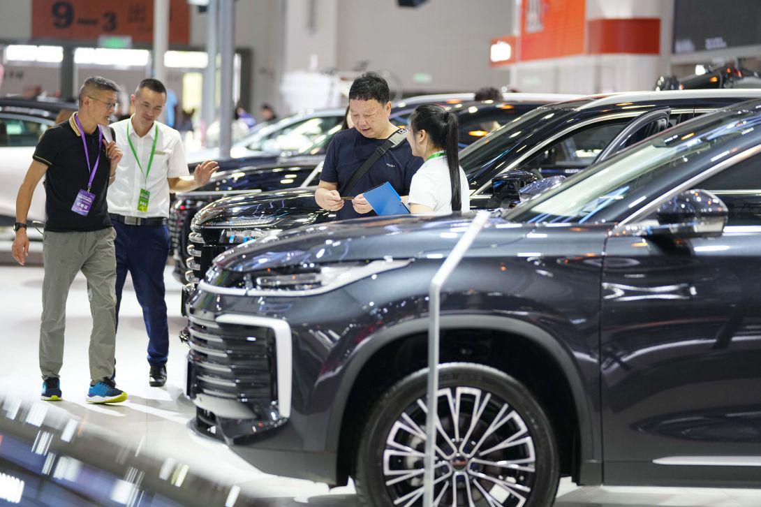 33.9万元特斯拉Model Y L上线 纯电六座SUV市场激战升级