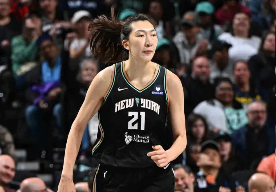一场季前赛就打出身价！女篮一姐重返WNBA，宫鲁鸣请放她一马