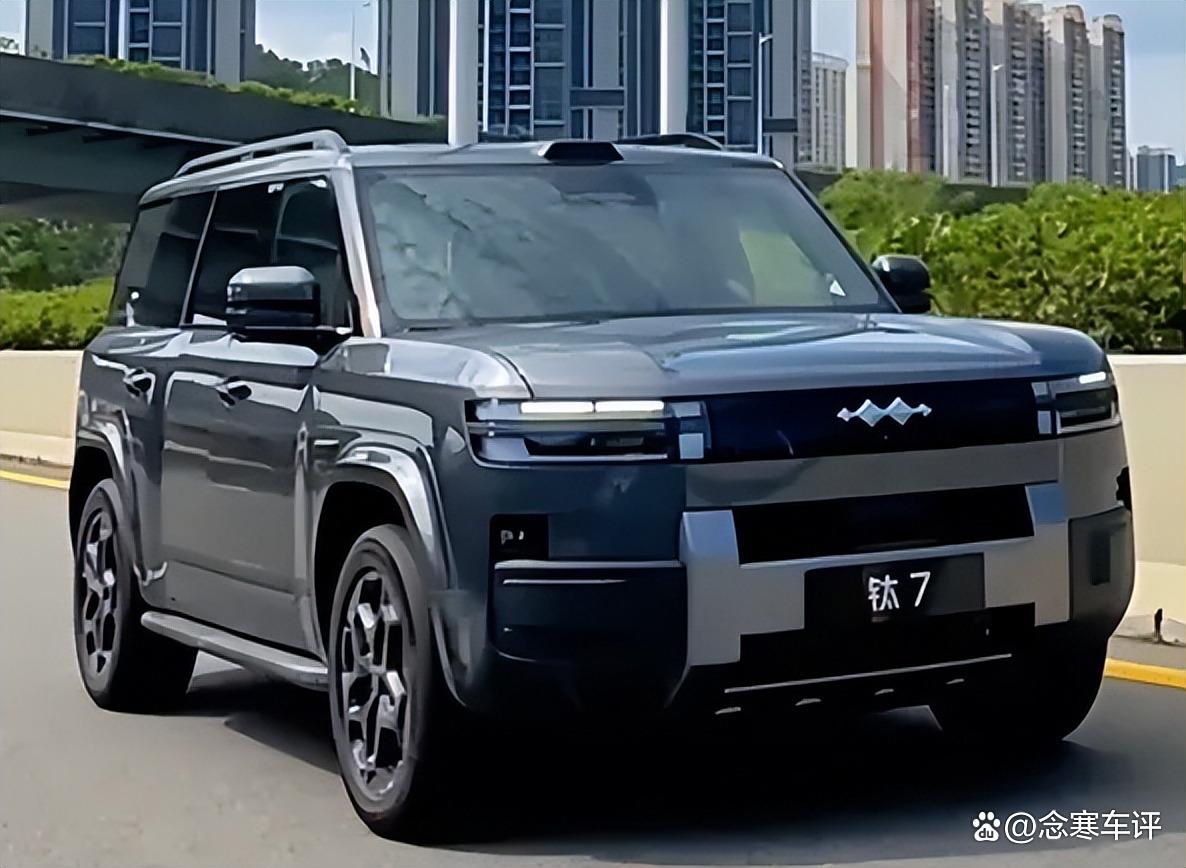 方程豹钛7霜雾灰曝光!加价3000元,17.98万起售,纯电续航200km