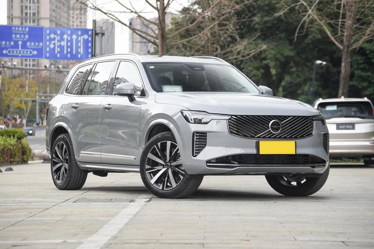 遭受钻卡灭顶+连环碰撞,沃尔沃全新XC90扛得住吗?