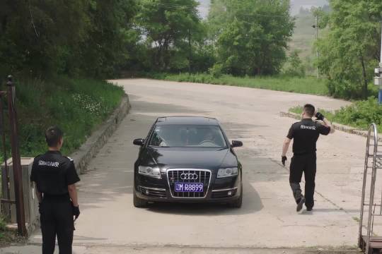 我们只认票根 前面都没笑，最后没绷住“你哪个部门的” 刘老根 赵本山
