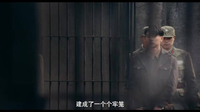 千里江山图杀青特辑发布，主创捧花合影