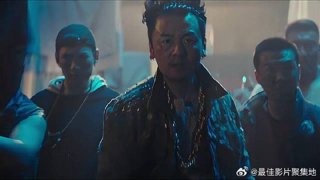 雷佳音扮演社会一哥，叫嚣弄死刘启，下秒反被刘启整惨