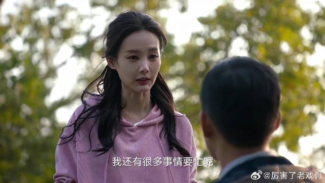 美女被父亲安排去山顶拍照 上山一见小伙，秒懂被套路