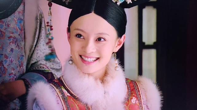 难怪有人说安陵容和甄嬛好嗑 这里的安陵容不就是吃醋的小女友样子嘛