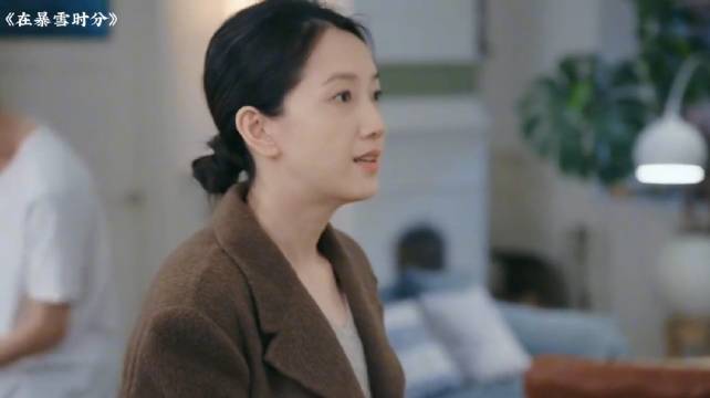 在暴雪时分：林亦扬姐从大中国给他带了好东西后终于开口叫了声姐