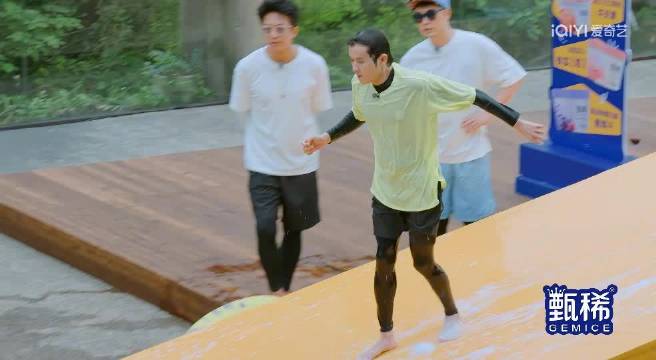 王勉五哈跳水受伤，陈赫调侃单身鹿晗心疼