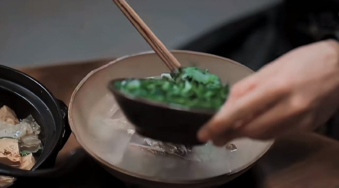 任嘉伦在《佳偶天成》中的角色陆千乔，为何被粉丝与这坛酒联系起来？